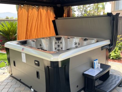 Marquis Hot Tub for 6 with Alba-Pearls interior